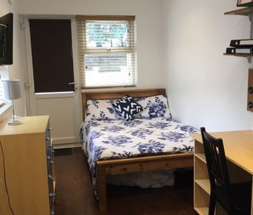 6 bedroom house to rent - Photo 2