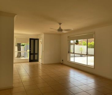 Private duplex in popular Paradise Point - Photo 3