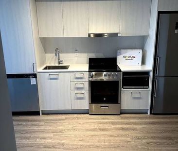 Hwy 400/Highway 7-Luxurious 1Bdrm+Den 1Bath 1Locker - Photo 3