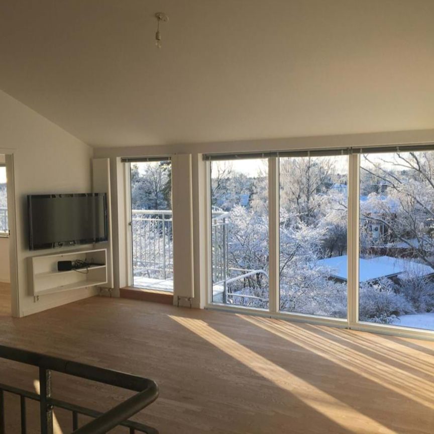 Villa 198 kvm i två plan i ett lugnt område i Saltsjö-Boo - Photo 1