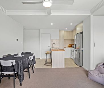 Modern Two-Bedroom Apartment with Stunning Views - Photo 2