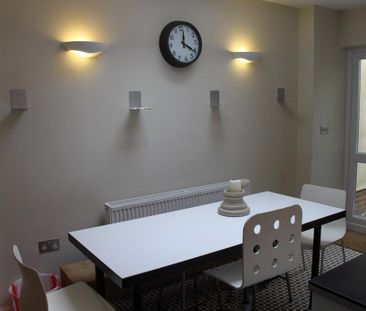 5 bedroom terraced house to rent - Photo 3