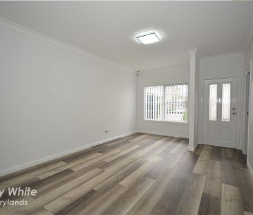 3 bedroom, 2 bathroom Townhouse - Photo 1