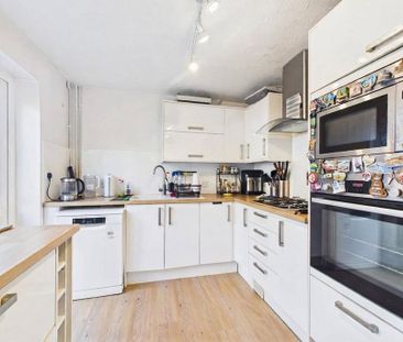 3 bedroom end of terrace house to rent - Photo 6