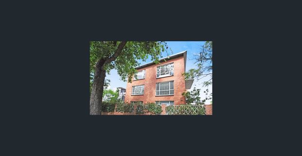 Stylish 1-Bedroom Apartment in the Heart of South Yarra - Photo 1