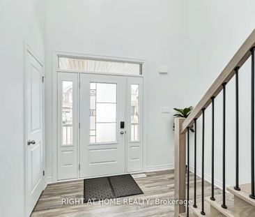 Detached Home For Lease | S8059724 - Photo 5