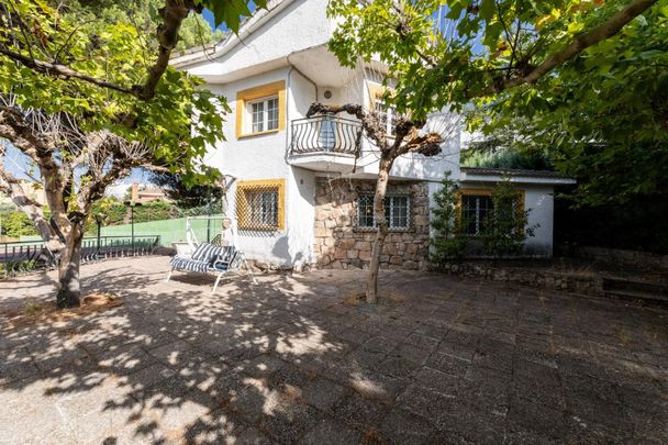 Casa o chalet de alquiler en Calle Sauce, Navalafuente - Photo 1