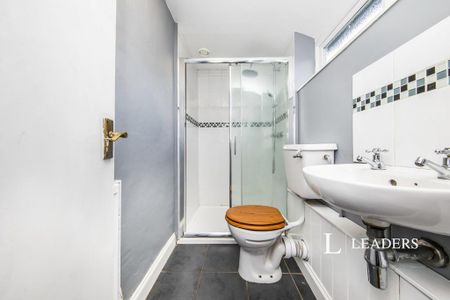 4 bedroom detached house to rent - Photo 3