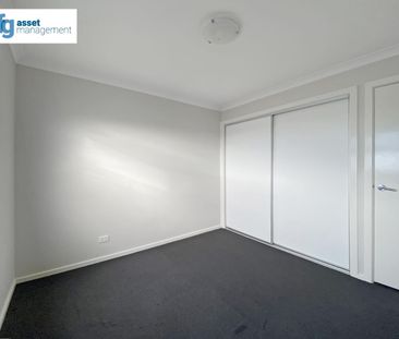 Modern 3 Bedroom Townhouse Close to Amenities! - Photo 3