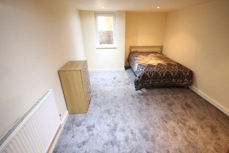 6 bedroom end of terrace house to rent - Photo 3