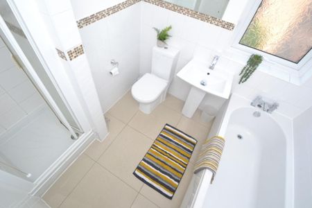 6 bedroom semi-detached house to rent - Photo 3