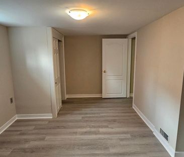 For Lease - 46 Walter Avenue Unit# B, Newmarket, Ontario - Photo 2