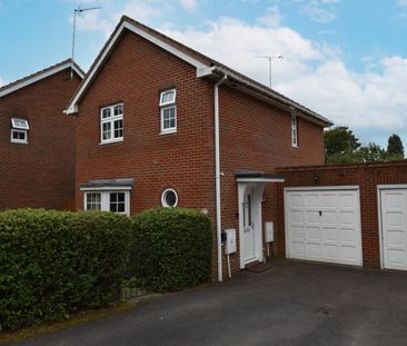 3 bedroom Detached - LONGCROFT LANE, WELWYN GARDEN CITY - Photo 1