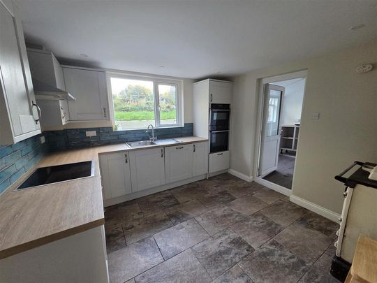 3 bedroom semi-detached house to rent - Photo 1