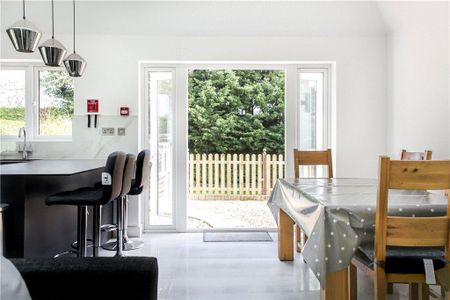 6 bedroom semi-detached house to rent - Photo 2