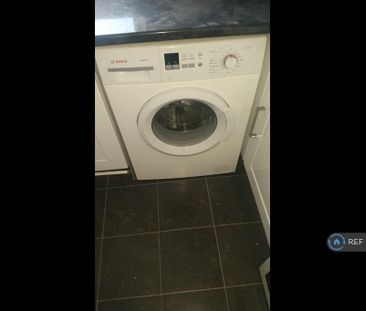 3 bedroom flat to rent - Photo 2