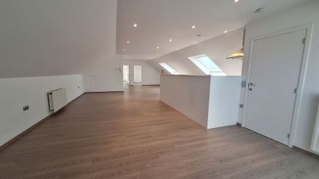 Instapklaar, lichtrijk en energiezuinig appartement in het centrum van Poperinge (EPC-label B). - Photo 2