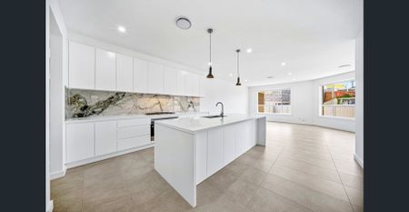 Four Bedroom Duplex !!! - Photo 2