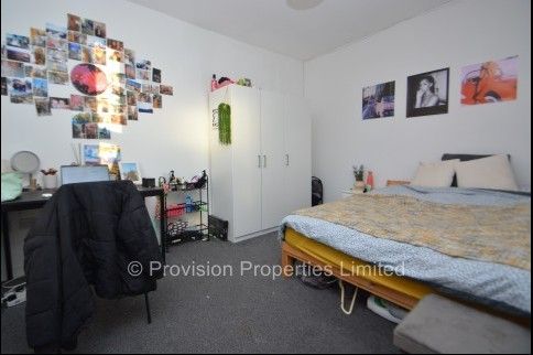 6 Bed Student Properties Hyde Park - Photo 1