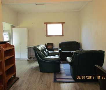 3 BEDROOM HOUSE ON CAMPUS, close to town, for 2025 - Photo 3