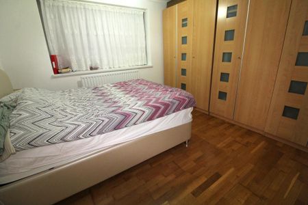 3 bedroom flat to rent - Photo 2