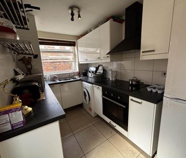 1 bedroom in a house share to rent - Photo 6