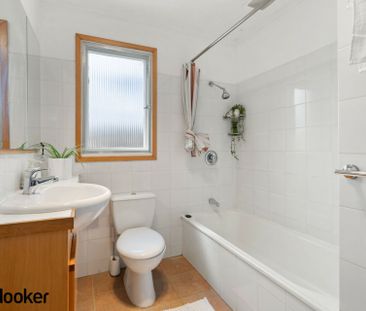 Townhouse Majura AVe - Photo 2