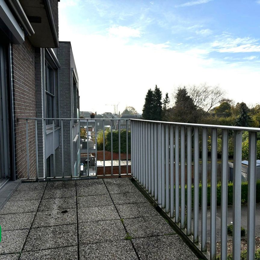 Ruim appartement met 2 slaapkamers, terras en garage in het centrum van Geel. - Photo 1