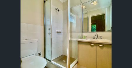 Available Now! Light-Filled Villa with Private Courtyard, Covered Patio & Garage - Photo 4