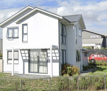 Spacious 4-Bedroom Family Home in Prime Massey Location – Available - Photo 5