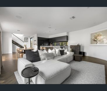 POOLSIDE LUXURY.....WITH STUNNING INTERIOR DESIGN! - Photo 2