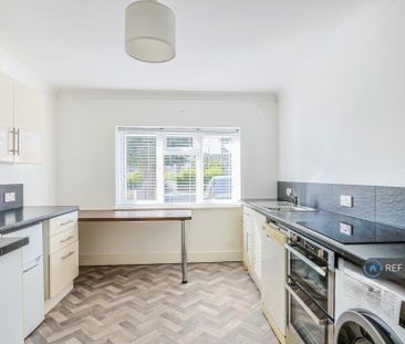 2 bedroom semi-detached house to rent - Photo 6