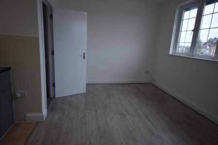 3 bedroom flat to rent - Photo 3