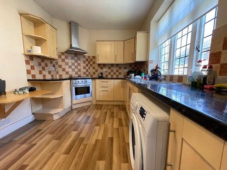 Golders Court Woodstock Road Golders Green NW11 - Photo 5