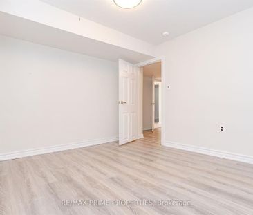 For Lease - 492 Pinegrove Road, Oakville, Ontario - Photo 3