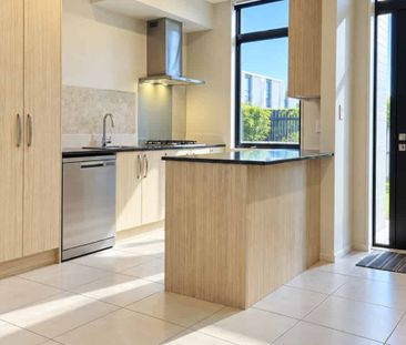 Papakura, 4 bedrooms - Photo 3