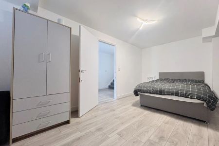 Plomer Avenue - Photo 2