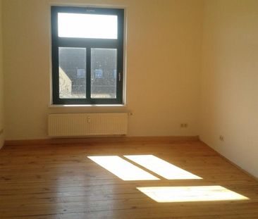 Zentralgelegene 2-Raum-Wohnung im Altbaucharme mit Balkon und Diele... - Foto 1