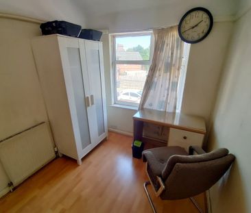 3 Bed Terraced House, Walmer Grove, B23 - Photo 2