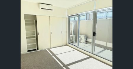 Perfect for Sharing - Two Bedrooms, Each with Its Own Ensuite - Photo 4