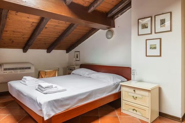 Via Nosadella, Bologna, Emilia-Romagna 40123 - Photo 1