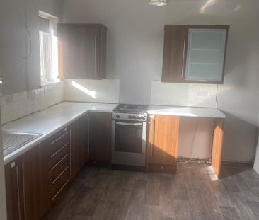 3 bedroom semi-detached house to rent - Photo 6