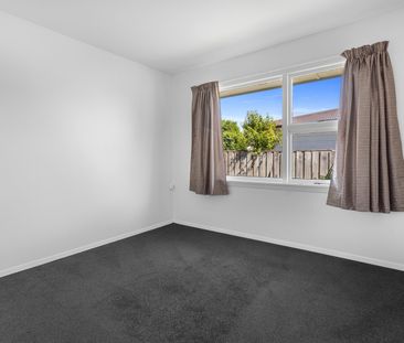 Comfortable 3-Bedroom Home – Lawns Included! Halswell - Photo 6