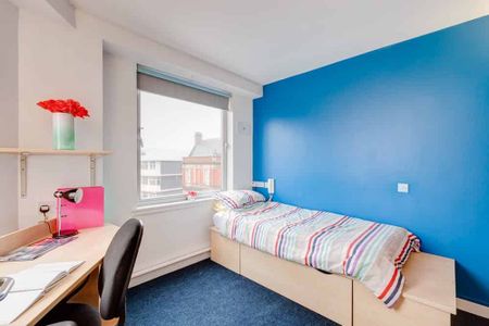 Classic Two Bedroom Apartment - Photo 4
