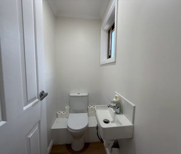 Perfect location! Renovated townhouse - Photo 6