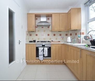 2 Bedroom Flat Foxhill Court Weetwood - Photo 2