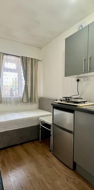 Studio to rent - Photo 1