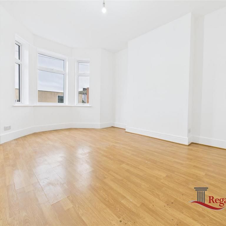 3 bedroom flat to rent - Photo 1