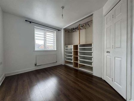 Franklin House. Twickenham Close, Swindon, SN3 - Photo 5