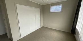 Spacious Family Home with Sunny Outdoor Living - Mangakakahi - Photo 2